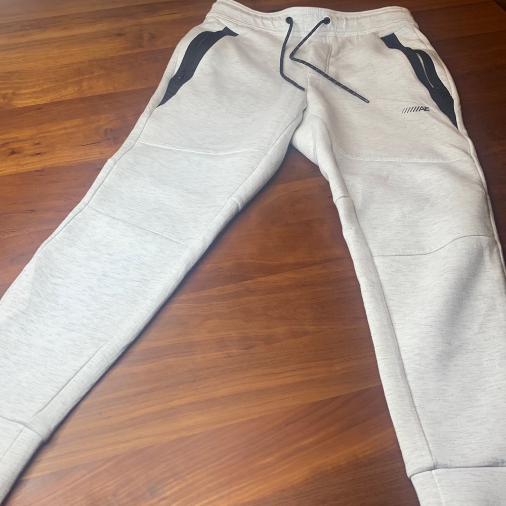 American Eagle White/Cream boys Size S joggers with pocket zippers